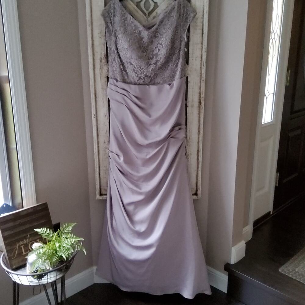 La Femme Champagne Beige Embroidered Jersey Ruched Mermaid Gown 18 NWT